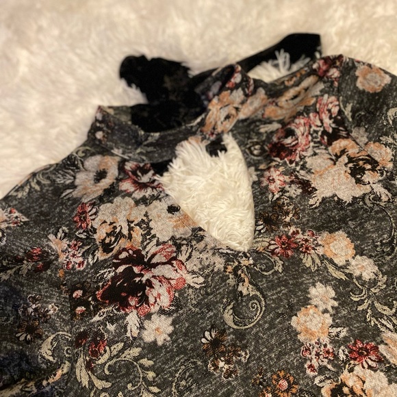 Floral Shift Dress with Keyhole chest & Velvet Tie - Picture 2 of 4